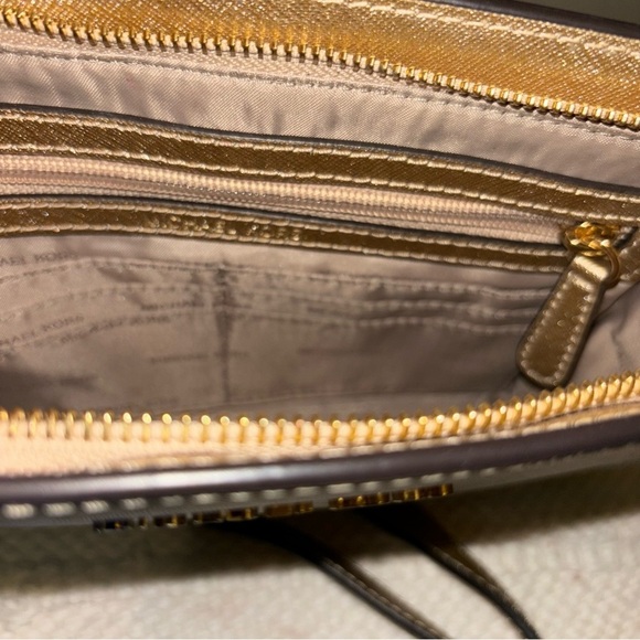 Michael Kors Jet Set Gold Clutch/Crossbody bag - Picture 5 of 7
